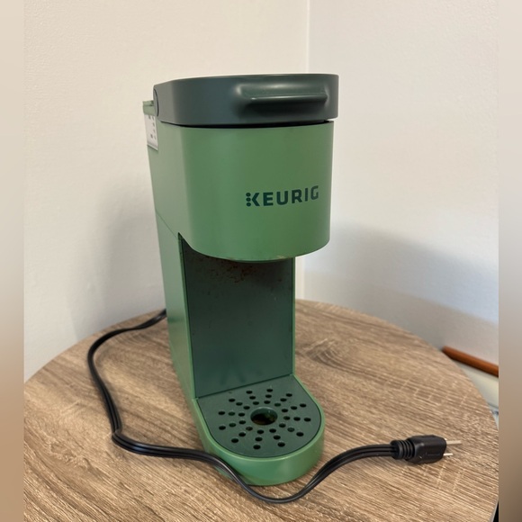 Keurig K-Mini Single Serve K-Cup Pod Coffee Maker, forest green, barely used - Picture 1 of 5